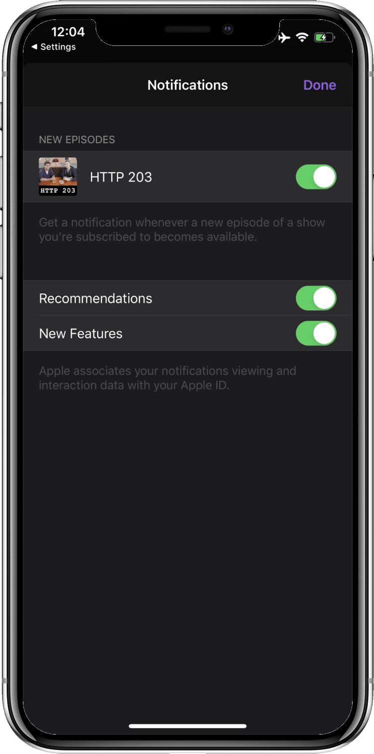Aplikacja Podcasty na iOS na ekranie ustawień „Powiadomienia” z włączonym przełącznikiem powiadomień „Nowe odcinki”.