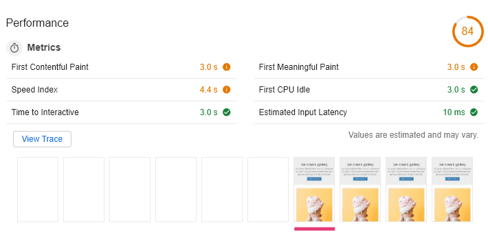 การตรวจสอบ Lighthouse แสดงคะแนนประสิทธิภาพที่ 84, FCP 3 วินาที และมุมมองแถบแสดงตัวอย่างการโหลดแอป