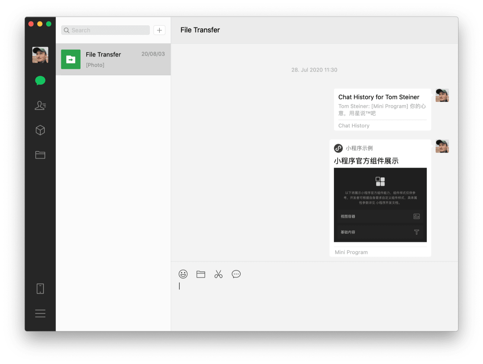 El cliente de escritorio de macOS de WeChat muestra un chat contigo mismo con una miniapp compartida y un historial de chat como los dos mensajes visibles.
