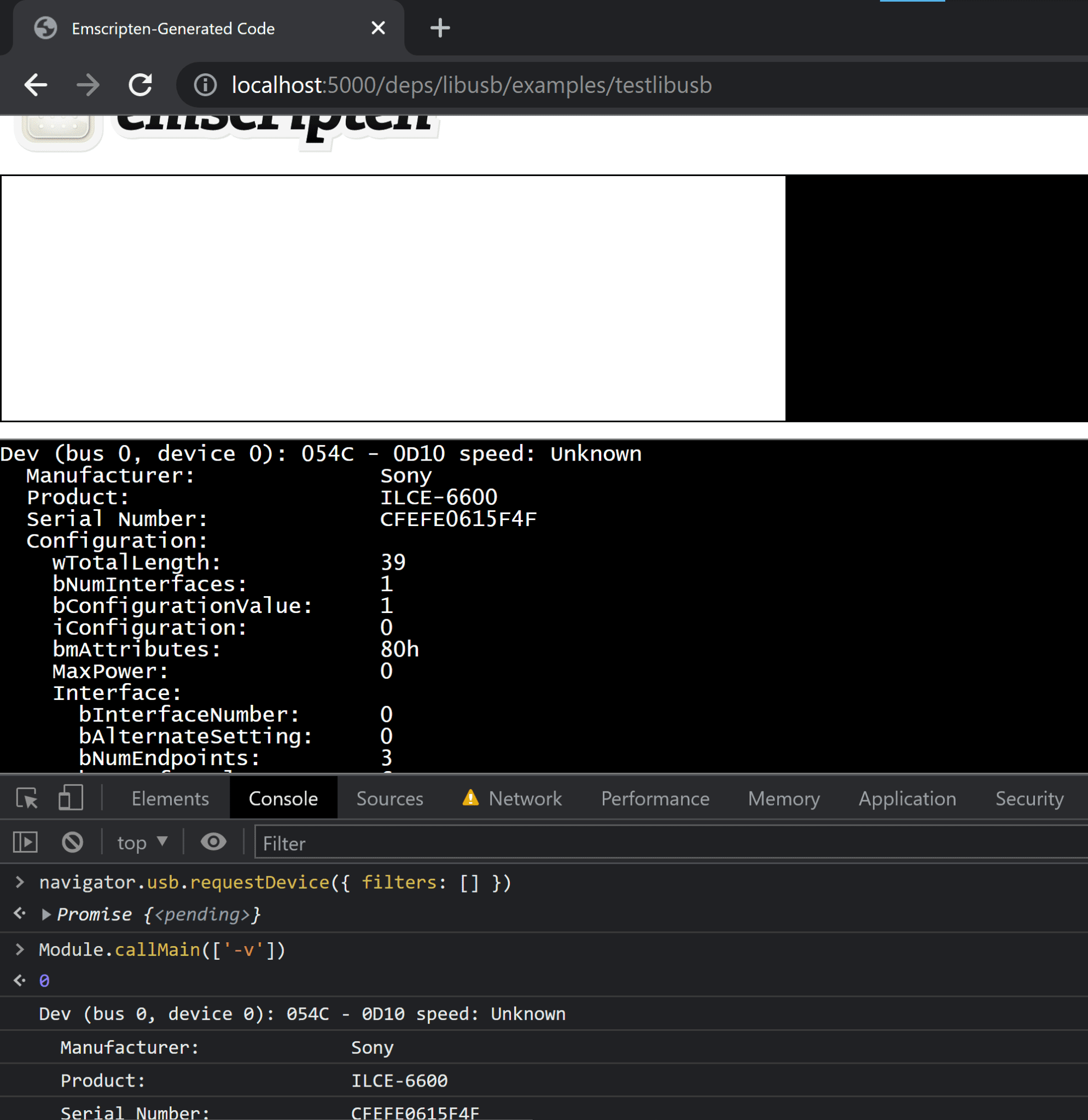 Capture d&#39;écran de l&#39;étape suivante, avec les outils pour les développeurs toujours ouverts. Une fois l&#39;appareil sélectionné, la console a évalué une nouvelle expression &quot;Module.callMain([&#39;-v&#39;])&quot;, qui a exécuté l&#39;application &quot;testlibusb&quot; en mode verbeux. La sortie affiche diverses informations détaillées sur la caméra USB précédemment connectée : fabricant Sony, produit ILCE-6600, numéro de série, configuration, etc.