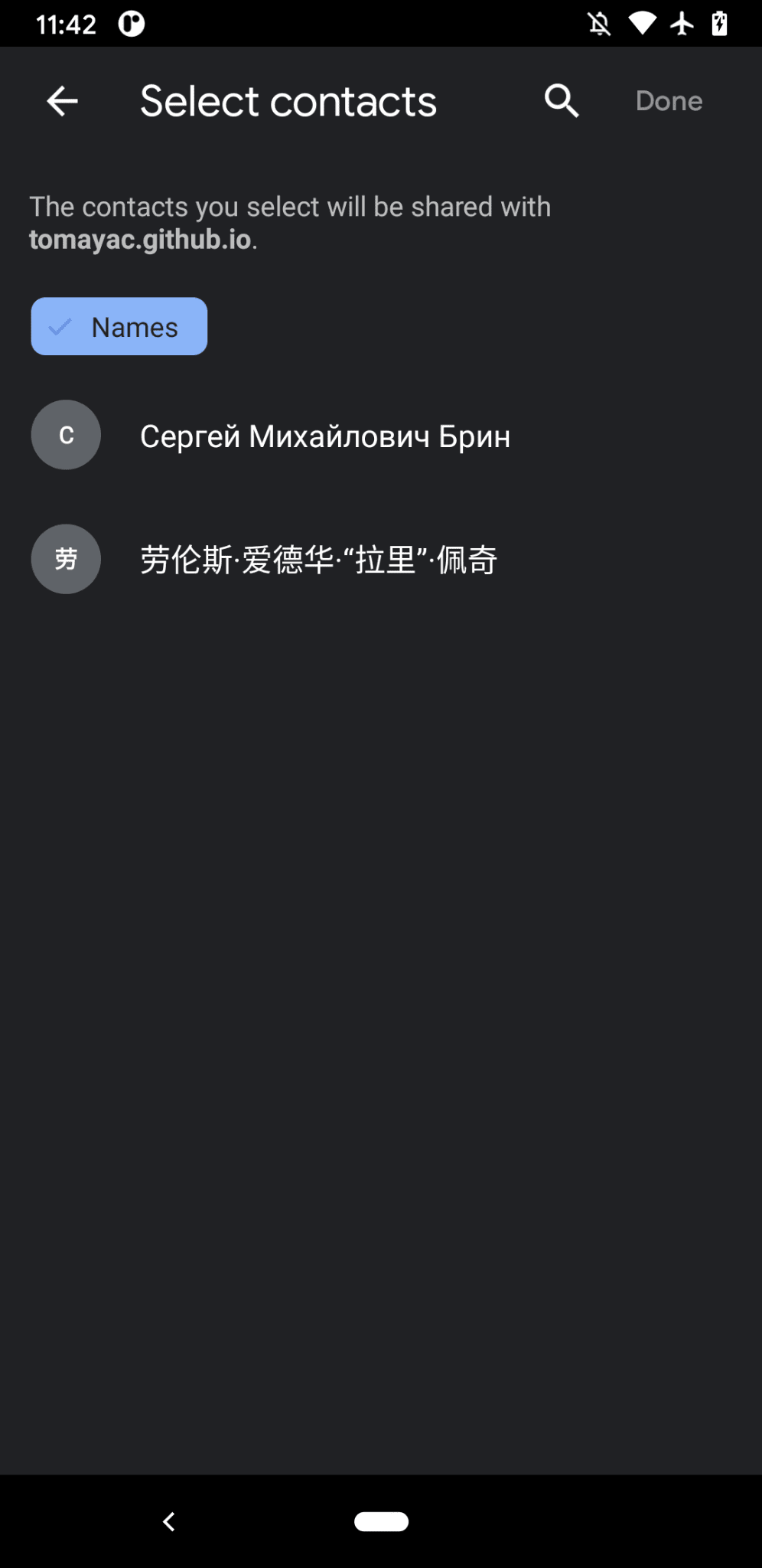 Bộ chọn người liên hệ hiển thị tên của hai người liên hệ trong sổ địa chỉ.