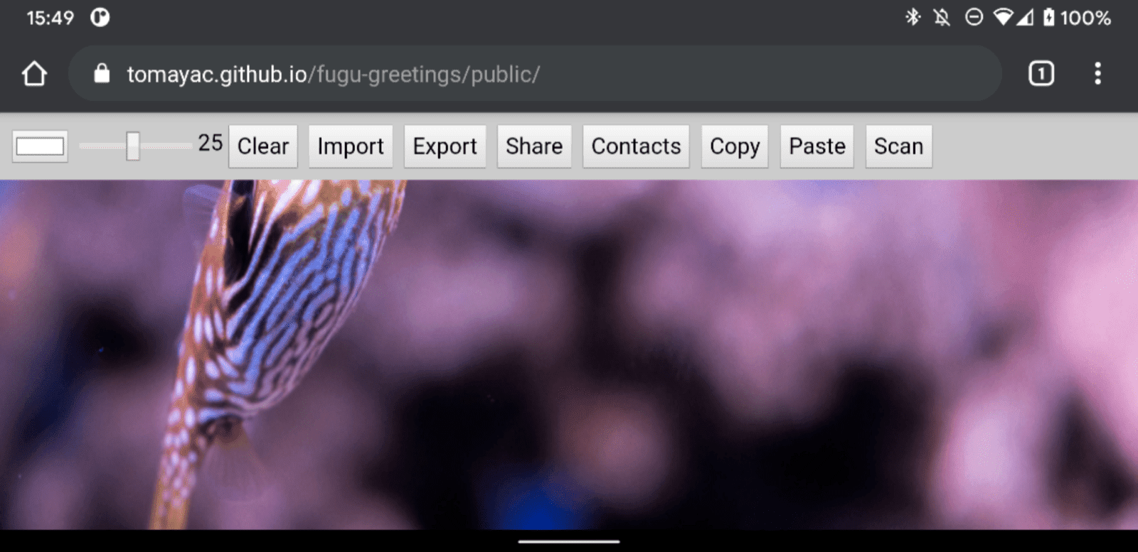 تطبيق Fugu Greetings يعمل على متصفّح Chrome لنظام التشغيل Android، ويعرض العديد من الميزات المتاحة