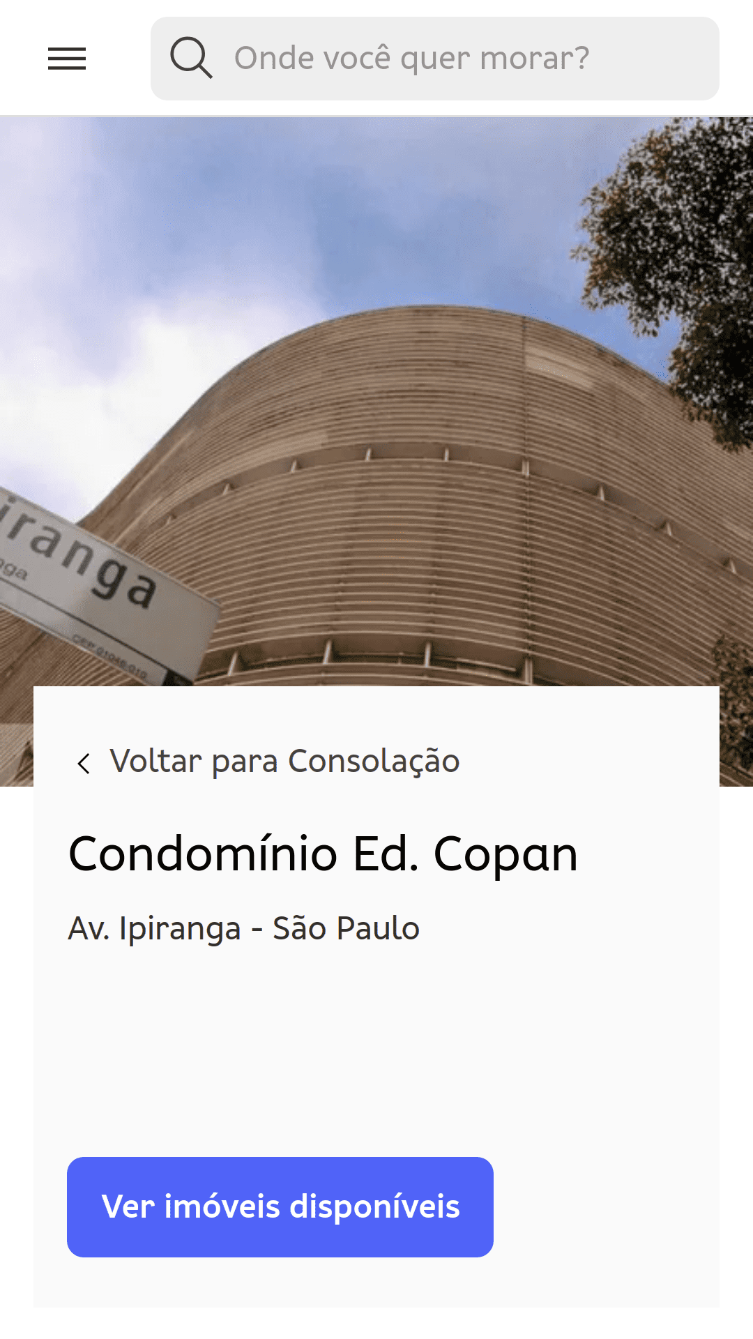 La página del condominio del Edifício Copan (São Paulo, Brasil). Una foto tomada desde el nivel del suelo muestra las curvas de la estructura del edificio.
