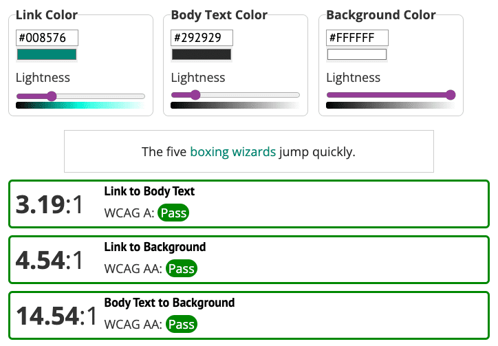 WebAIM 的屏幕截图显示，当链接颜色为绿色时，所有测试均通过。
