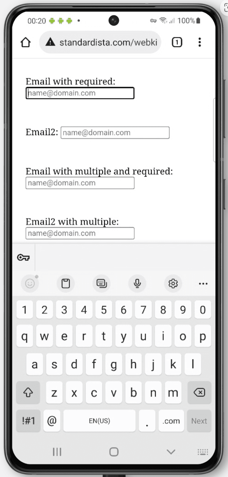 Klawiatura Androida z wyświetloną opcją wprowadzania type=email.